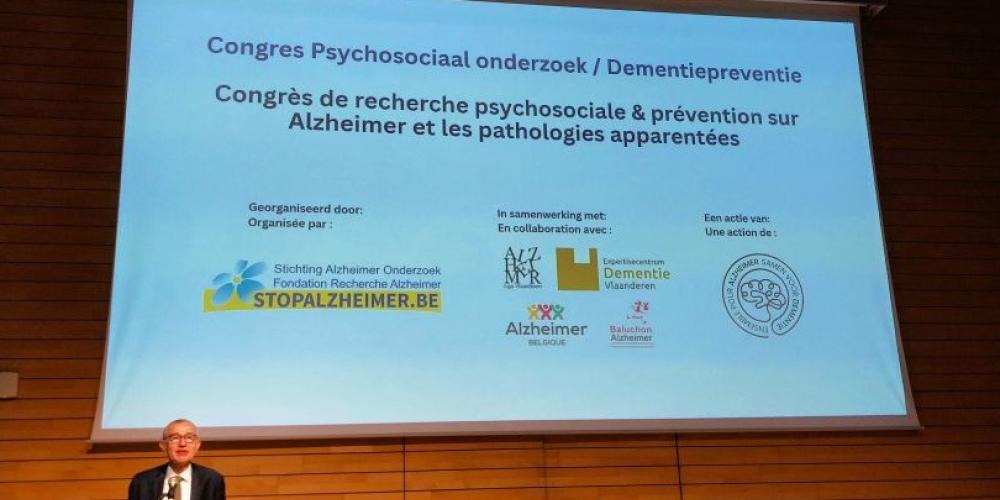 Frank Vandenbroucke presenteert tijdens dementiecongres