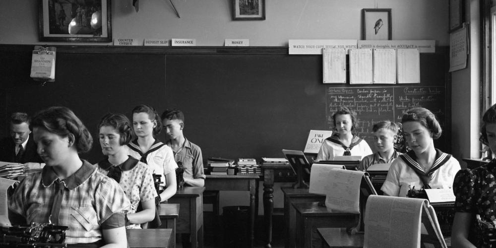 zwart wit foto van een klas