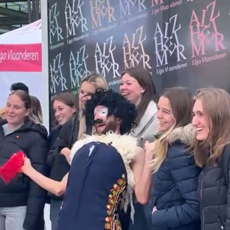 Selfie met straatacteur