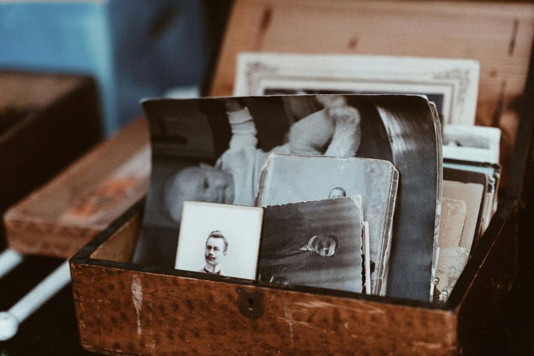 doos met oude foto's